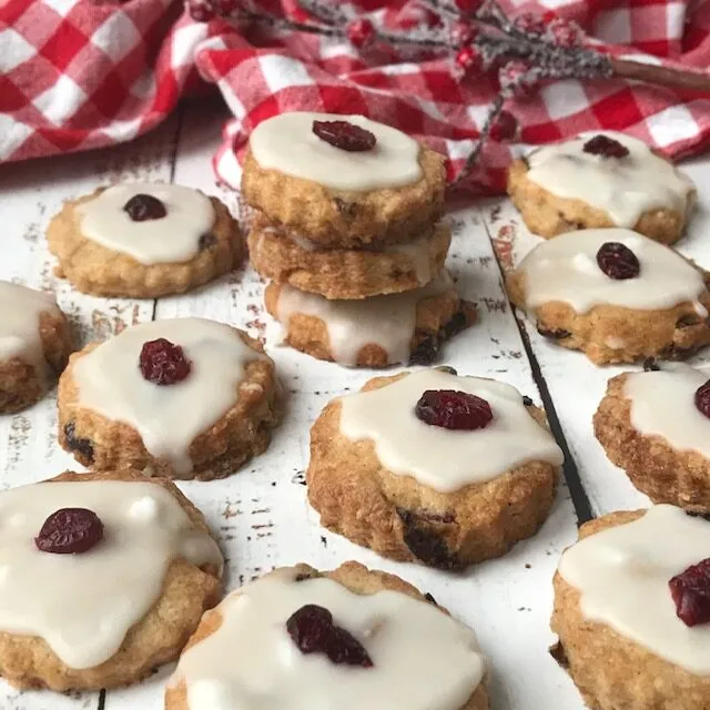 fruit cinnamon biscuit